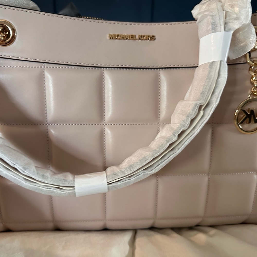 Brand new Michael Kors Susan bag in soft pink